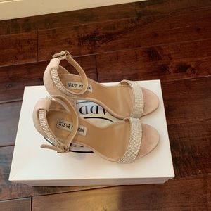 LIKE-NEW Steve Madden high heels!!